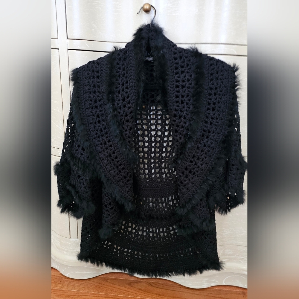 Elegant Black Women's Crochet Sweater Trimmed With Rabbit Fir